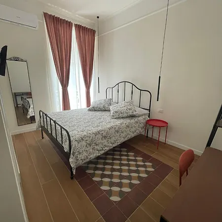 Casa Duchesca 3* ナポリ